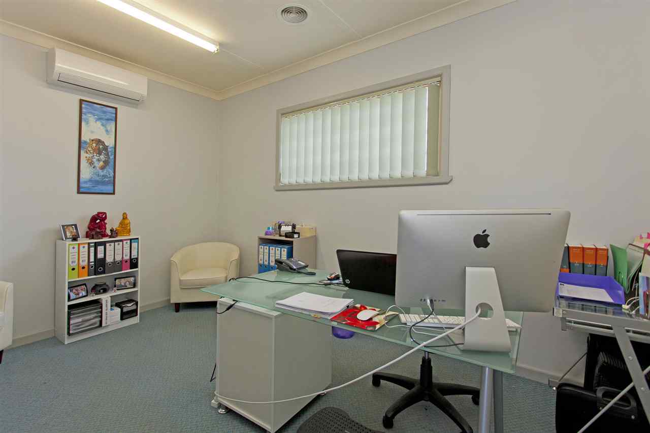 resized-2349823-editgundowering house 22.JPG